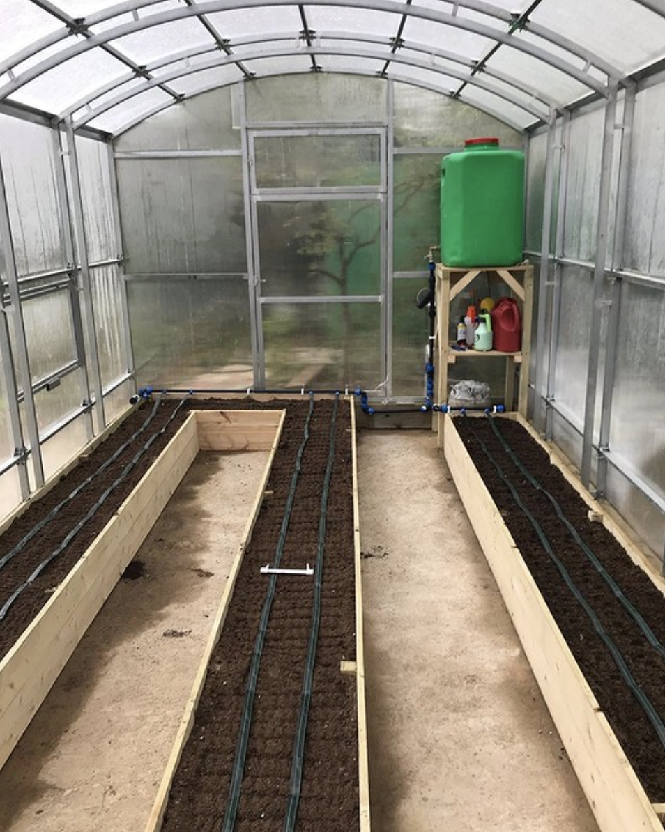 Организация правильного полива в теплице: какая вода нужна растениям  Организация правильного полива в теплице: какая вода нужна растениям